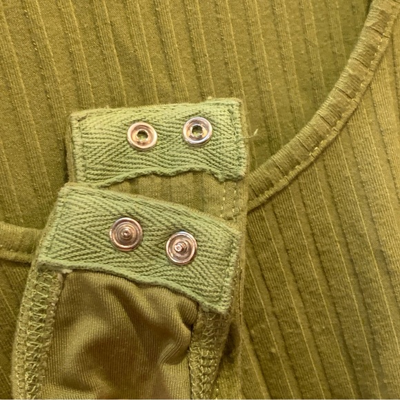 House of Harlow 1960 x Sofia Richie Christy Bodysuit Olive Green Ribbed $98.00 - Picture 13 of 14